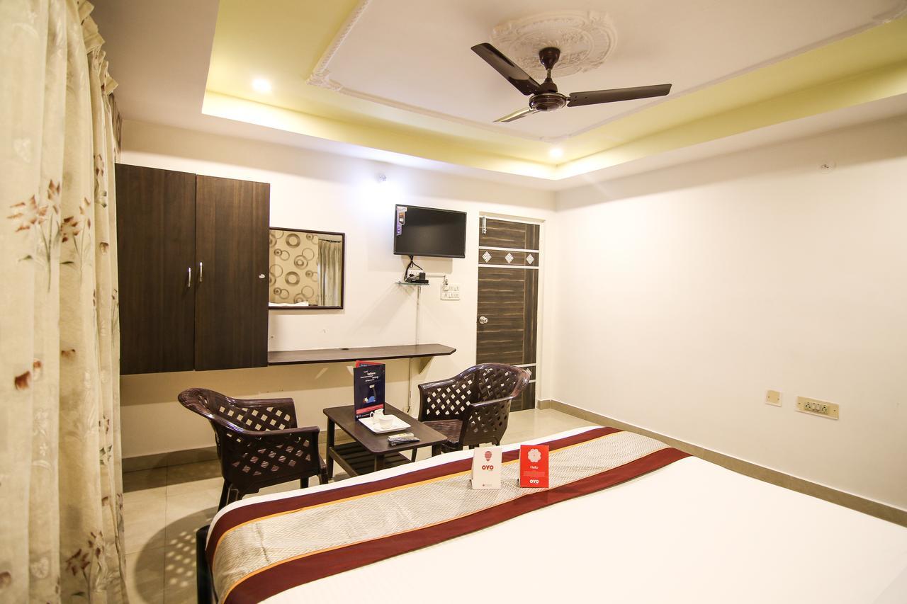 Oyo 9207 Chakri Guest House Visakhapatnam Exteriör bild